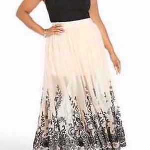 Blush Pink Torrid skirt with black embroidered hem - Size 0X